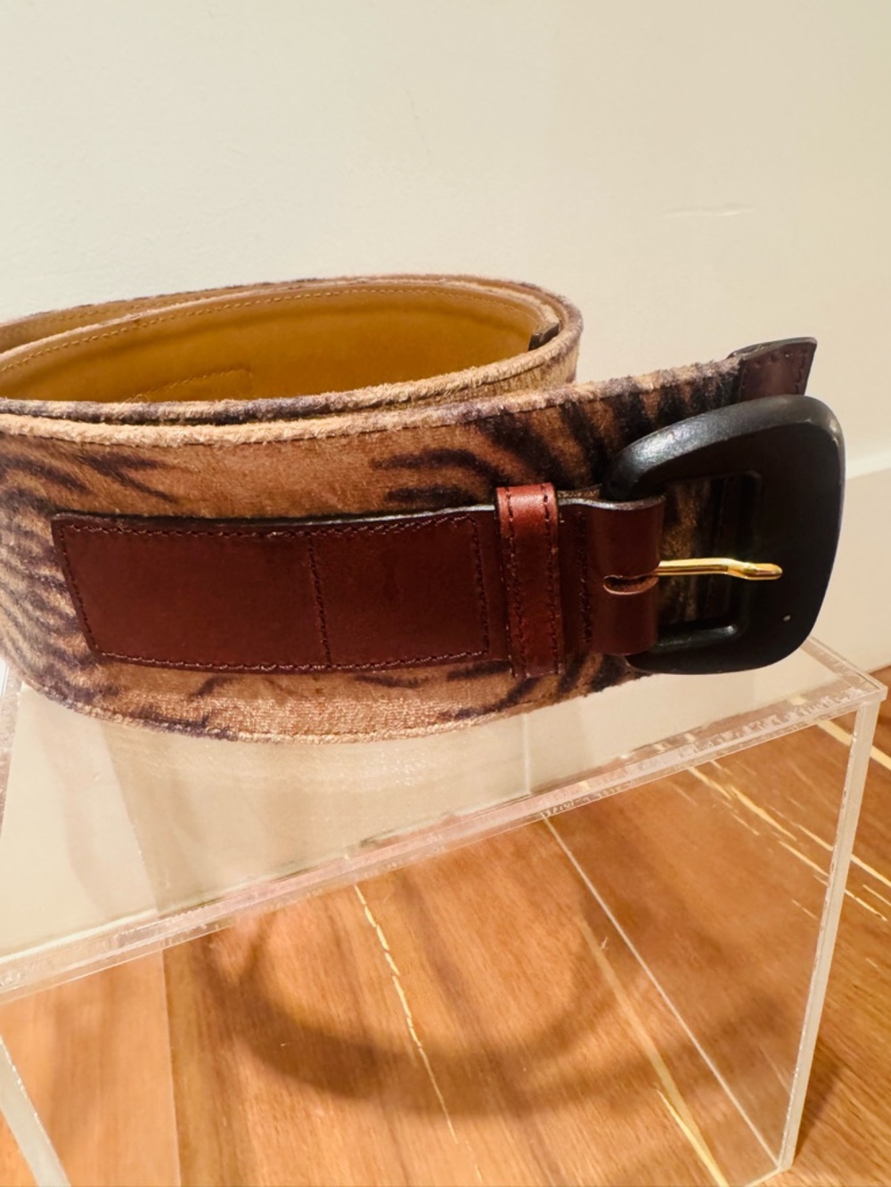 Italian leather and pony width belt.
Approx 40” total length. 3.5” width